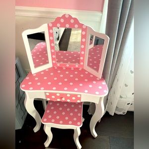 Little girls Vanity